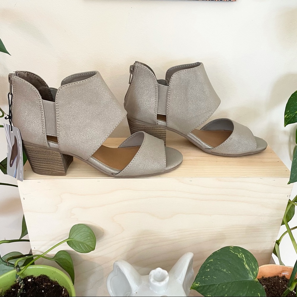 7 taupe vitalize ortholite block heel cutout open toe sandals